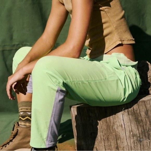 Free People Cascade Oversized Joggers With Pockets In Limeade. NWT! Sz XS - Picture 2 of 8